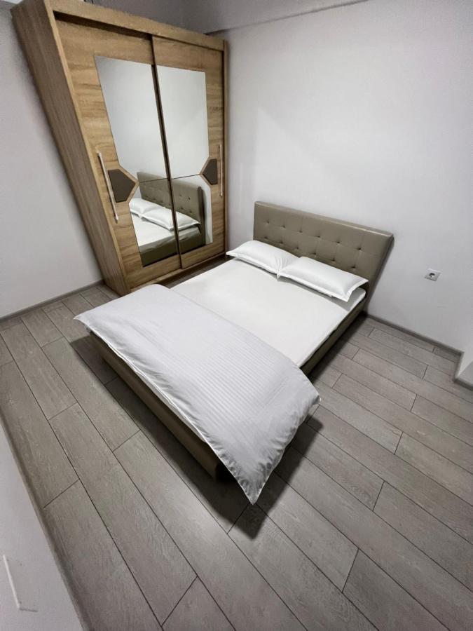 The Bliss Apartment Ramnicu Valcea Exterior photo