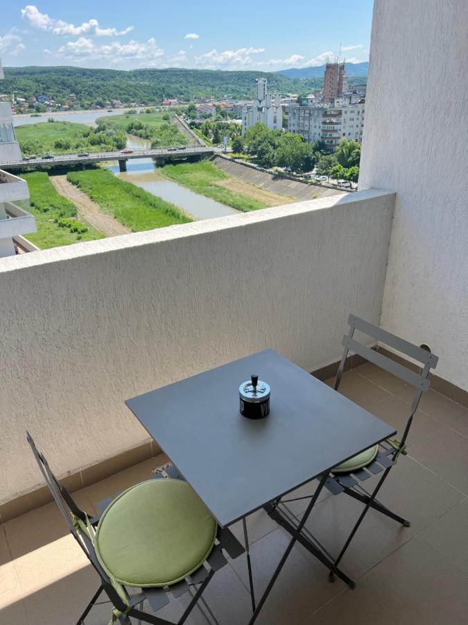 The Bliss Apartment Ramnicu Valcea Exterior photo